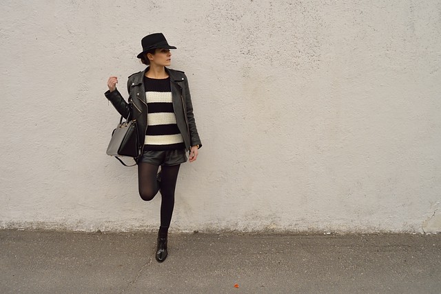lara-vazquez-madlula-blog-black-white-hat-fashion-style | Flickr