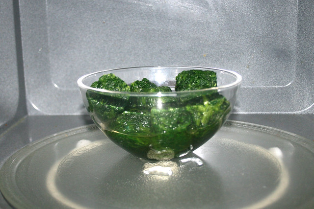 06 - Spinat auftauen / Defrost spinach