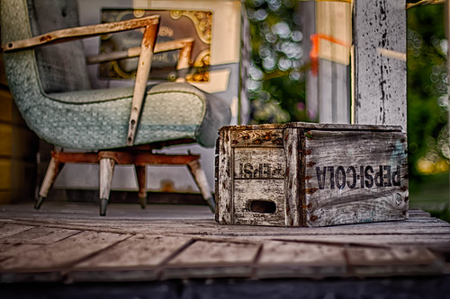sunset green 50mm chair antique manitoba veranda porch pepsi peelingpaint crate goldenhour ladywood gabelsgeneralstore
