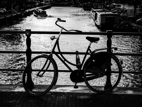 black and bike | Jaume Escofet | Flickr