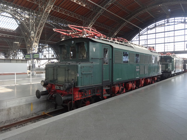 1932 elektrische Schnellzug-Lokomotive E 04 01 von AEG in Berlin Werk-Nr. 4681 Museumsgleis Hauptbahnhof Willy-Brandt-Platz 5 in 04109 Leipzig