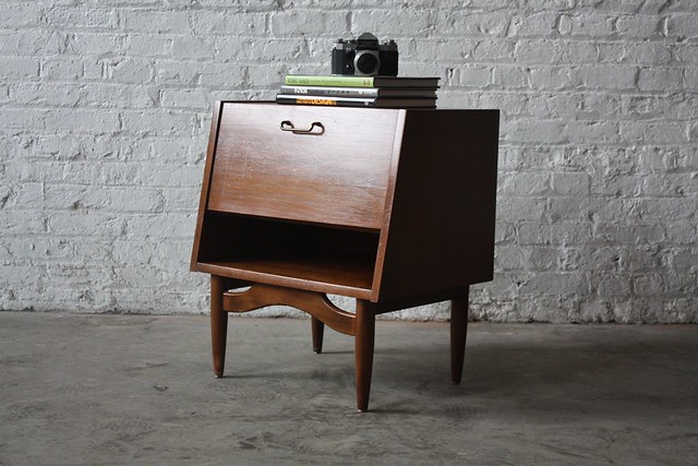 Sneaky American of Martinsville Mid Century Modern Dania Collection Nightstand (U.S.A., 1960s)