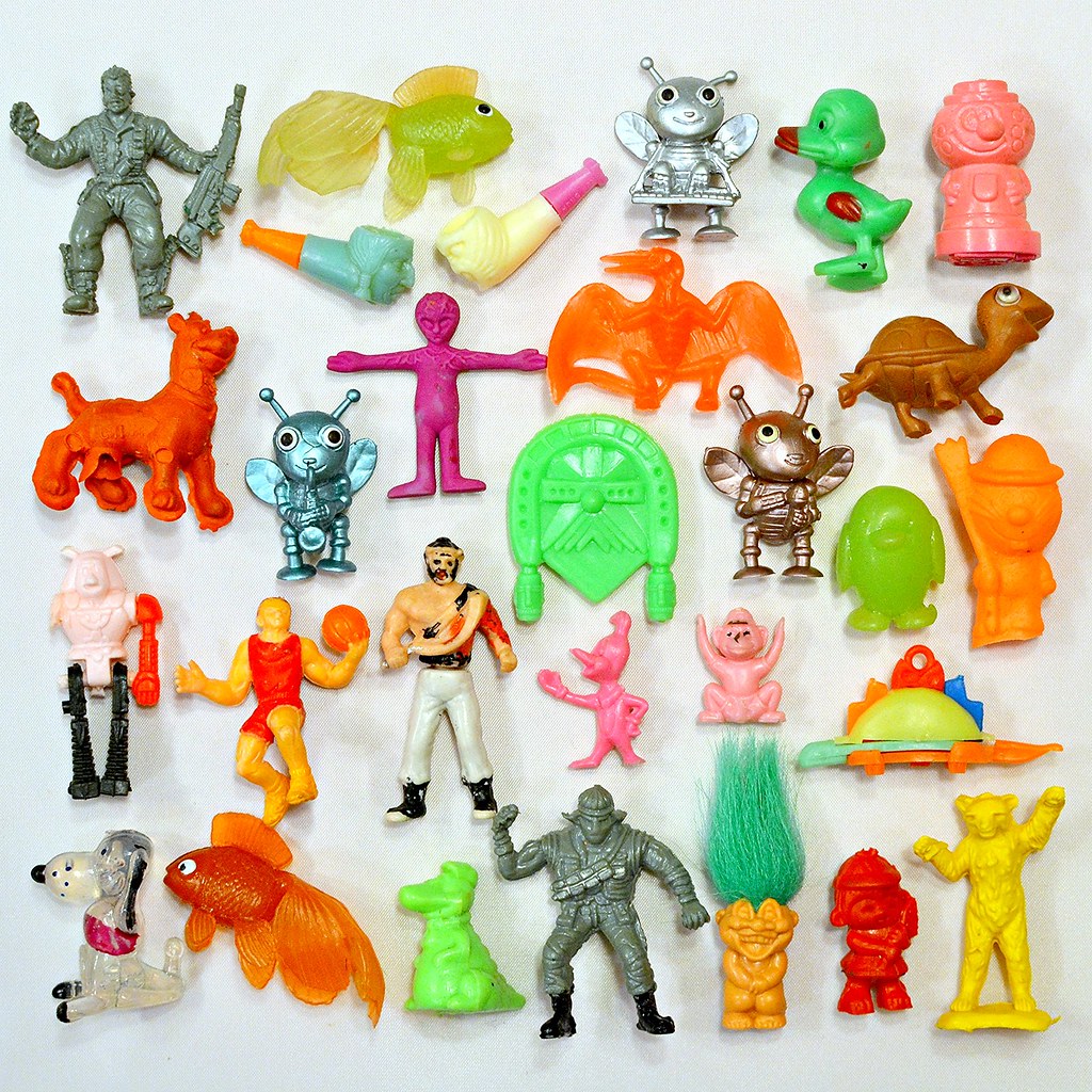 Покажи игрушки монстры. Игрушки из пластмассы. Игрушки монстры пластиковые. Мини игрушки из пластмассы. Мини игрушка пластмасса.