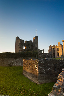 Raglan Castle02
