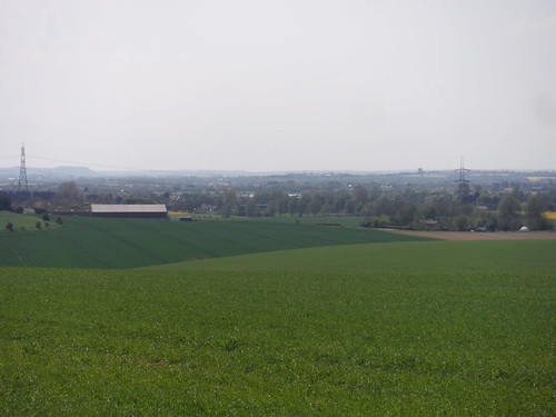 Caldecote, from Newnham Hill, with Sharpenhoe Clappers and Pulloxhill Water Tower behind SWC Walk 91 - Baldock Circular 