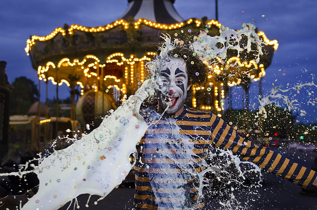 Clown Fruit Loops Milking - Le Grand Spectacle du Lait // The Grand Spectacle of the Milking