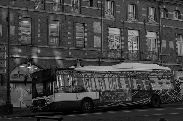DSC02884 Toulouse Bus in Morning Light
