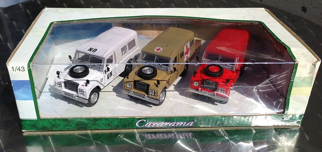 Cararama 3 Piece Land Rover Set - United Nations , Military Ambulance, Fire Service -  Miniature Die Cast Metal Scale Model Emergency Services Vehicles