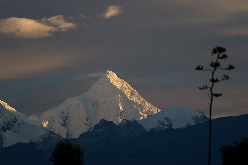 Sunrise in Huaraz by Wojciech Zwierzynski, <a href="http://www.wojciechzwierzynski.com" rel="nofollow">www.wojciechzwierzynski.com</a>travel am