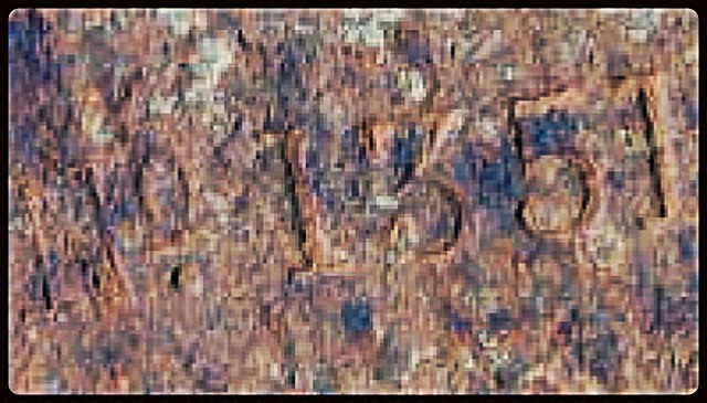 Numeración N°1351 que aparece en uno de los muñones de los cañones Armstrong del Huascar