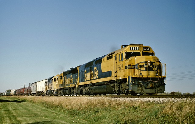 ATSF 5254 West in Streator,Illinois on October 23,1994.