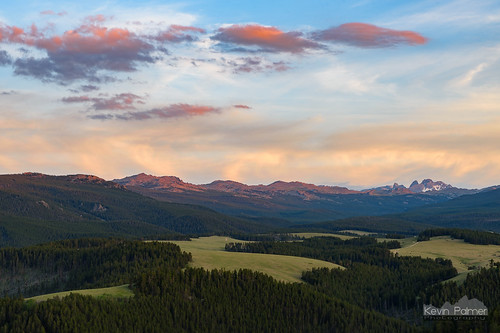 bighornmountains wyoming july summer nikond750 tamron2470mmf28 bighornnationalforsest camping littlegoosecanyon evening sunset blacktoothmountain pasture meadow green grass orange red color colorful clouds trees forest snowcapped