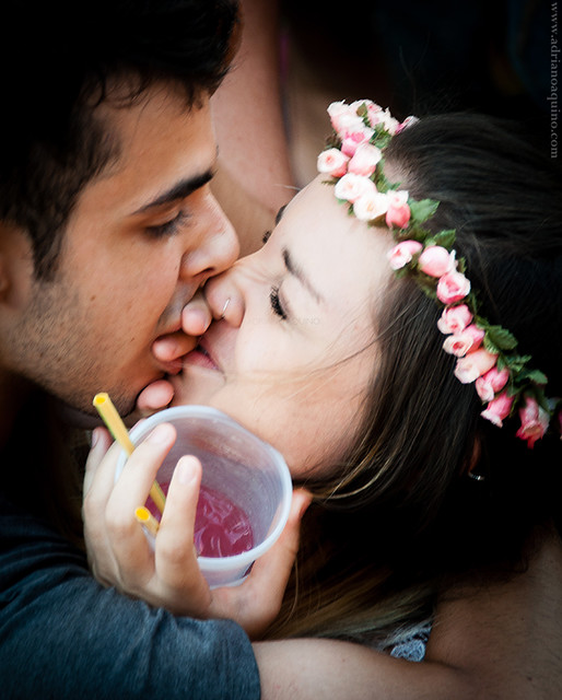 2014.0047 - Stolen kiss at Olinda's Carnival // Beijo roubado no Carnaval de Olinda