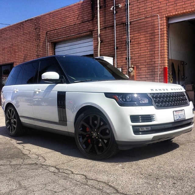 2014 Range Rover Vogue Customized by DBX! Roof wrapped in gloss black All Silver Trim wrapped in