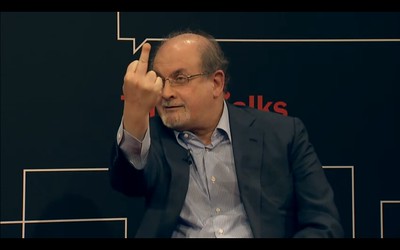 Sir Salman Rushdie at NYT TimesTalk 20130503 - pix 03 discussing and giving the Ai Weiwei finger
