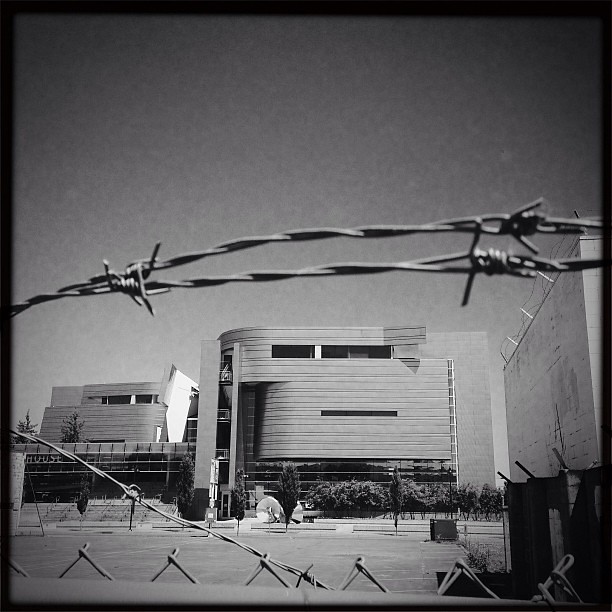Dangerous View #barbedwire #courthouse #chainlinkfence #metal #blackandwhite #hipstamatic