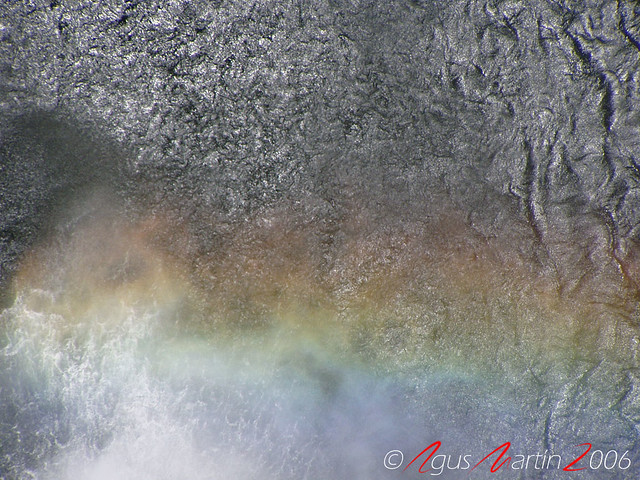 Rainbow on water spray - Arcoiris en agua pulverizada
