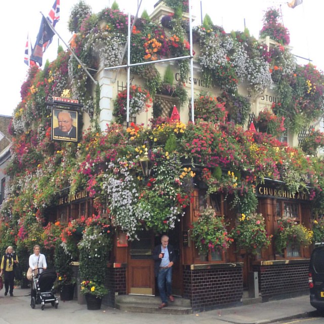 Enjoying pub sightseeing in London