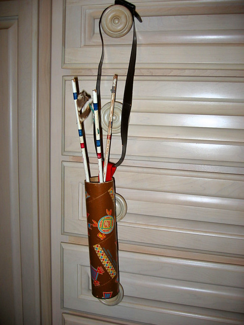 1950's or 60's toy Indian quiver & wood arrows