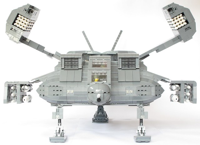 Aliens Dropship with weapons deployed