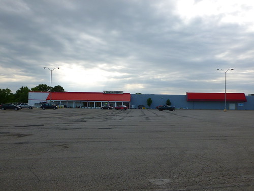 Tractor Supply (ex-Kroger) & Compak (ex-Kmart), Ashland, O… | Flickr