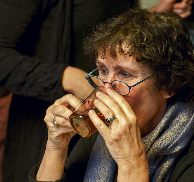 Kleinkoor Pipelaere, concert Sambeek, 26 januari 2015, Alt Marianne Salden tijdens de theepauze 1