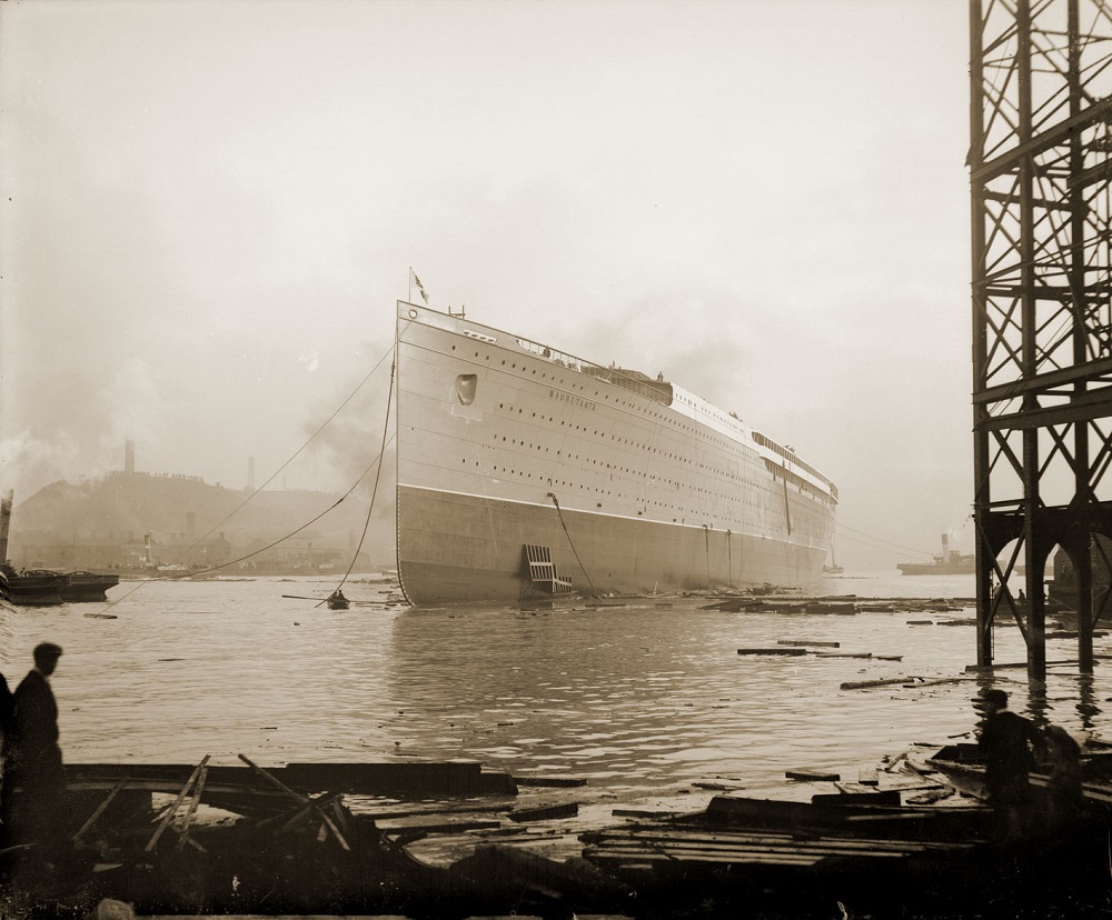 RMS Mauretania afloat after launch