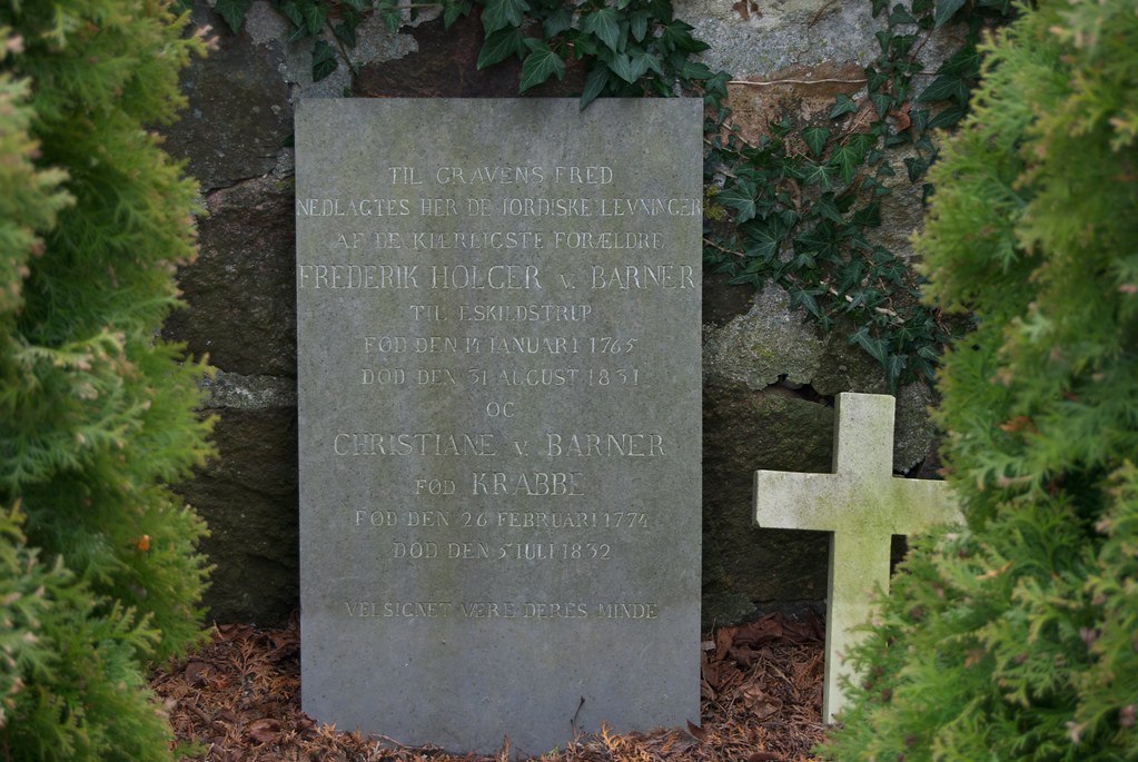 Sneslev Kirkegård | Til gravens fred lagtes her de jordiske… | Flickr