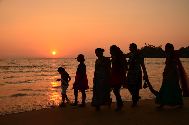 Sunset & Sari girls Goa