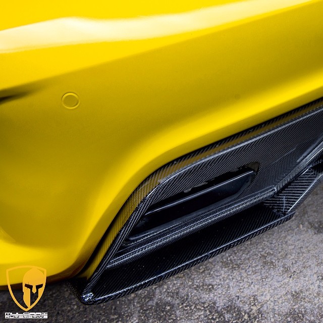 AMG carbon diffuser, more of this project coming soon #amg #yellow #carbon #revozport #wrap