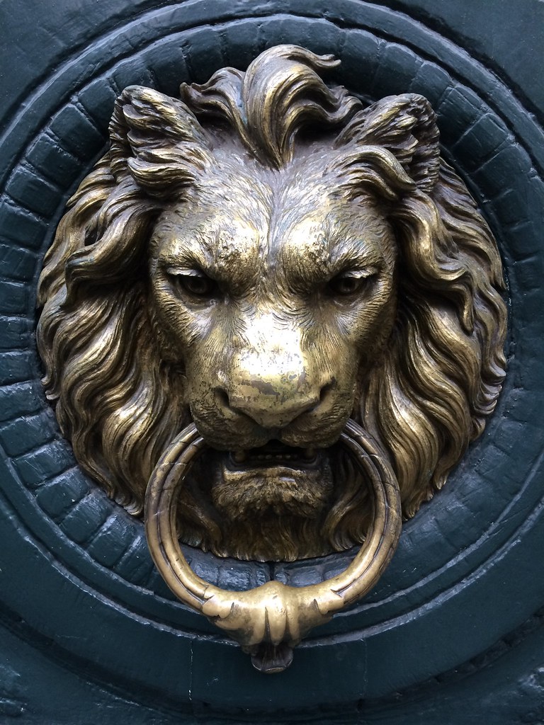 Knocker