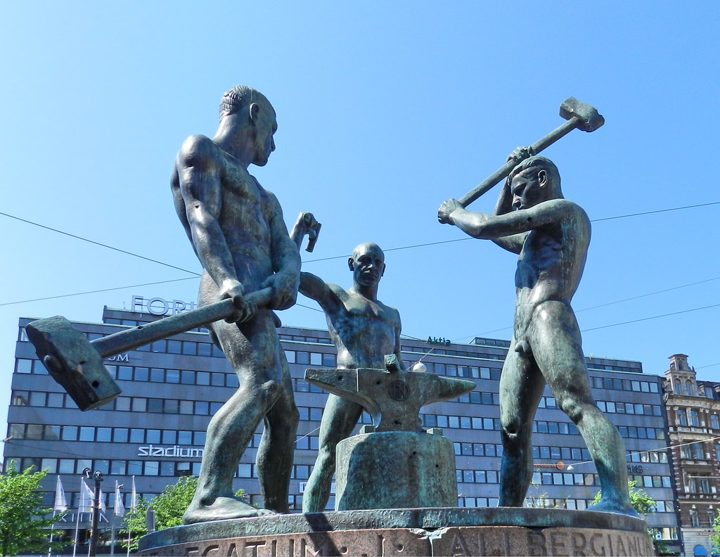 Estatuas de Tres Forjadores Helsinki Finlandia 17