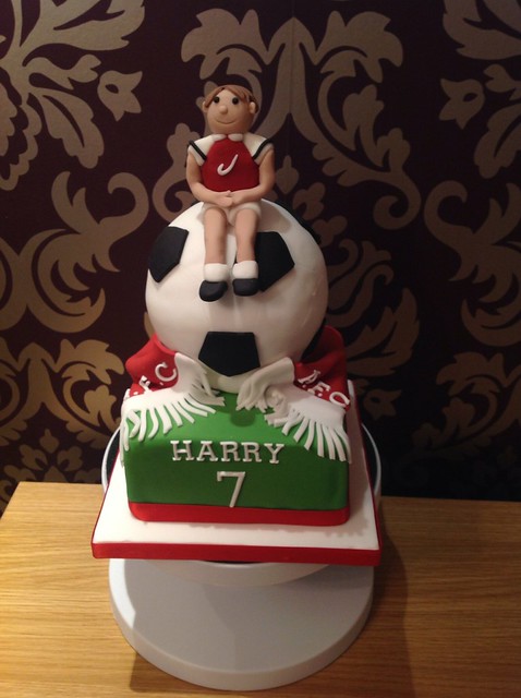 Arsenal football cake