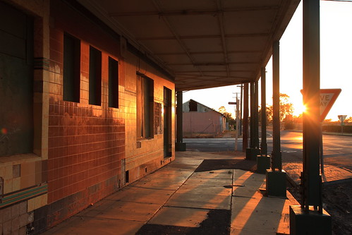 sunrise hotel australia outback bourke