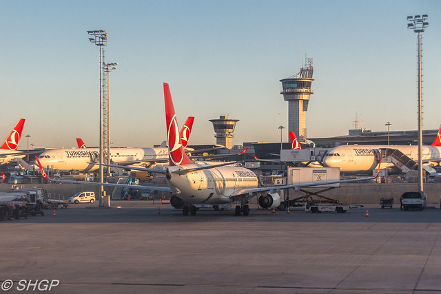 Turkish Airlines Boeing 737-800, Istanbul Ataturk Airport