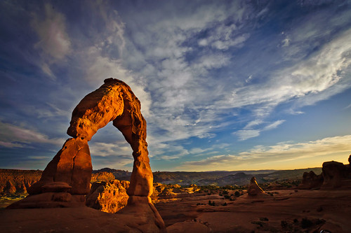 Delicate Arch sunset in Canyonlands National Park | by nguyentruyen344
