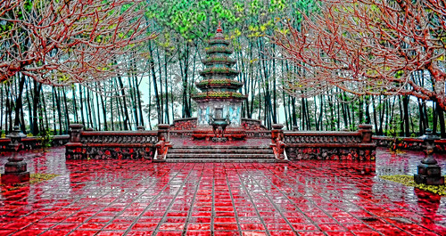 holidays hue mangojouneys pavingstones rain red topazlabs vietnam
