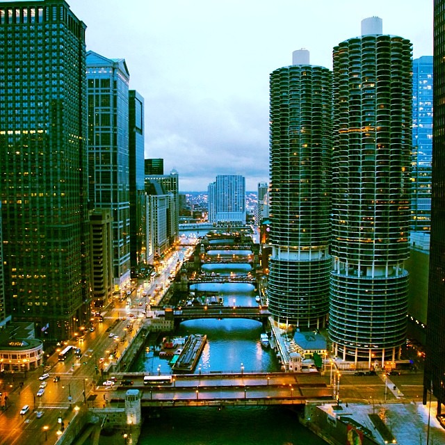 Chicago river, Marina City