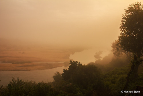 africa red sky sun mist nature water sunrise canon southafrica dawn landscapes scenery lodge rivers mpumalanga crocodileriver ngwenya 550d ngwenyalodge hannessteyn canon550d eosrebelt2i tamronsp2470mmf28divcusd