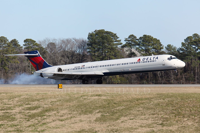 Delta Air Lines | 1997 McDonnell Douglas MD-90-30 | cn 53555, ln 2207 | N941DN
