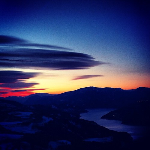 #live ... S'arrêter et contempler l'instant présent ✨ #ubaye #alpes #alps #france #landscape #sunset #paysage #lake #lac #tourismepaca #beautiful #sky #now 25.11.2013 - 17h55 by Ubaye, square squareformat iphoneography instagramapp xproii uploaded:by=instagram foursquare:venue=4e16e07