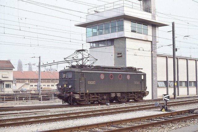 1981-04-03, SNCF/CFF, Genève La Praille, BB 8208