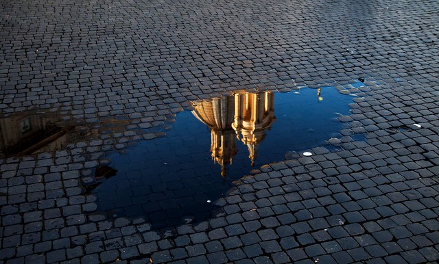 REFLECTION IN PIAZZA NAVONA, ROME