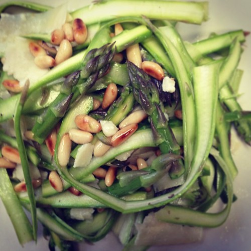 Asparagus With Toasted Pine Nuts &amp; Lemon Dres