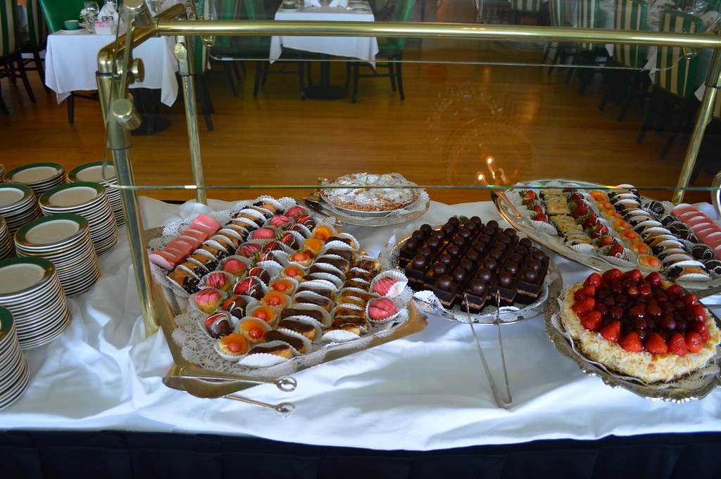 Grand Hotel Mackinac Island A Dessert Table At The Lunch Flickr