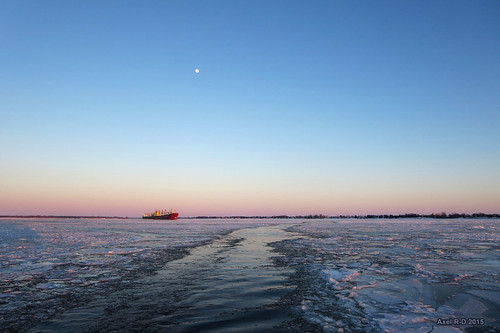sunset ice ferry river boat twilight crossing bateau glace traversier fleuvestlaurent soreltracy stignacedeloyola