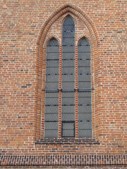 Fenêtre gothique, ancienne abbaye bénédictine, Cismar, commune de Grömitz, Ostholstein, Schleswig-Holstein, Allemagne.