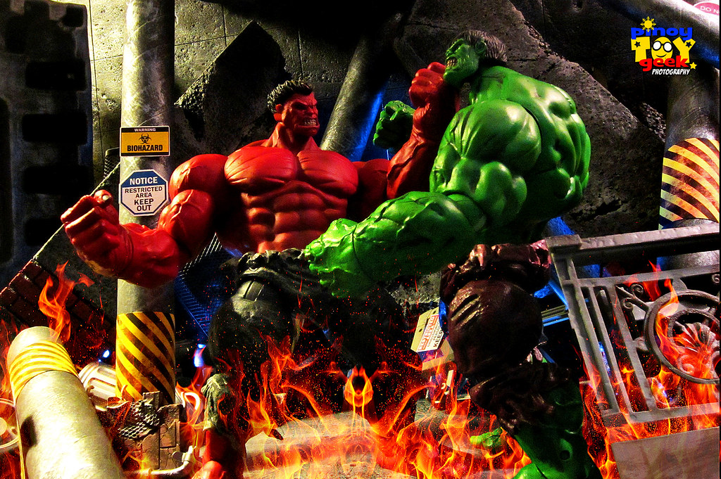 Red Hulk vs Green Hulk.
