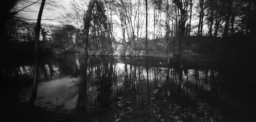 bw panorama reflection 120 film analog mediumformat germany deutschland pinhole mf expired spiegelung schleswigholstein 6x12 orwonp20 kellinghusen holgawpc wppd2016 worldwidepinholephotographyday2016