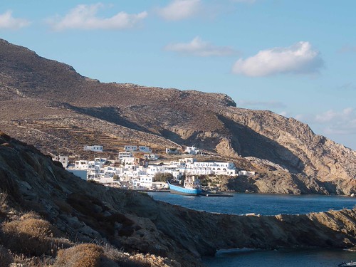 DSCF3457 by L.la, Nous aurions du arriver à Folegandros le 1° octobre au soir mais pour cause de bateau annulé, nous s